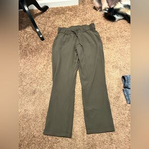 Lululemon Olive Green relaxed fit capris size 4